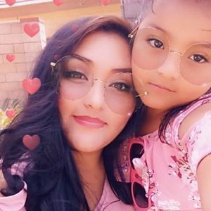 Meet your Posher, Estefania